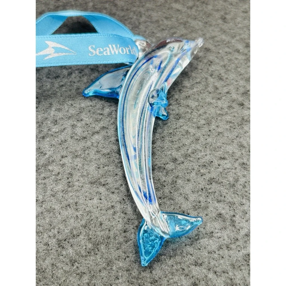SeaWorld 2010  Blown Blue Swirl Glass Orca  Dolphin Ornament in box New